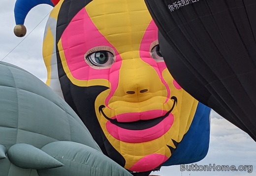 3 clown face balloon