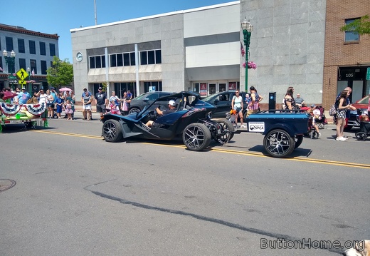 Auburn NY Memorial Day parade Slingshot with 4-wheels