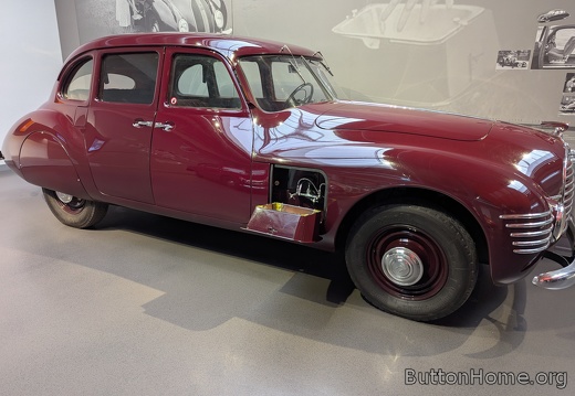 luxury car w hot and cold water sink