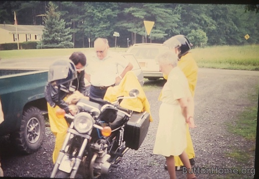 Loading the Suzuki GS750